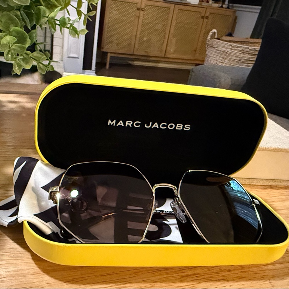 Marc Jacobs Sunnies 🕶️